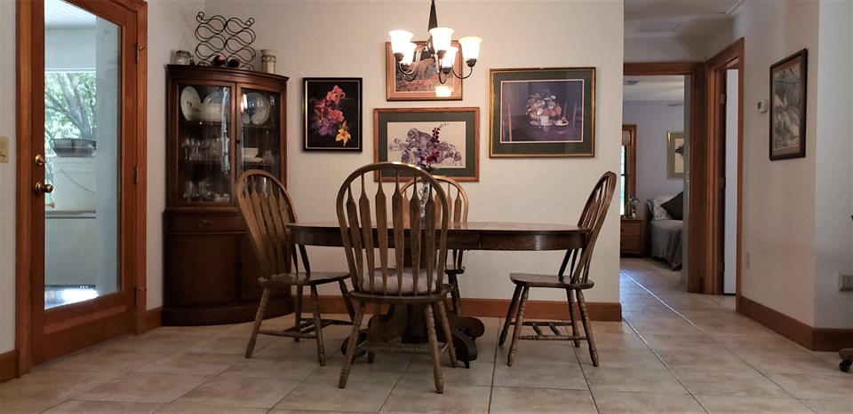 dining area with screened porch access