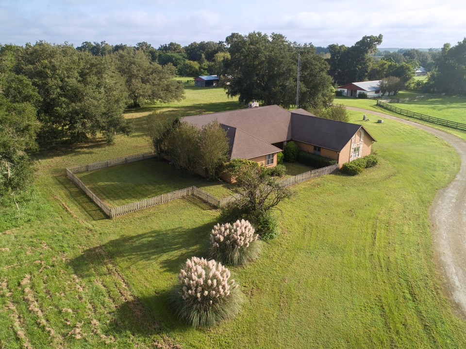 20 acre training farm just north of ocala has a custom 3 bedroom, 2 1/2 bath home