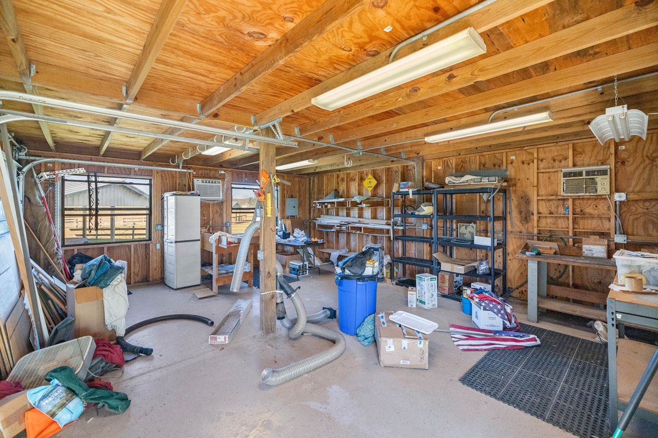 double bay storage area with 220v, metered separately from the home